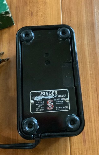 Vintage Singer Featherweight 221 1952 sewing machine With Case Accessories