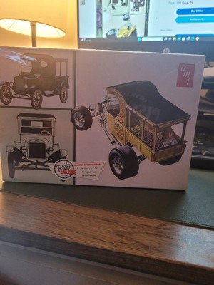 AMT AMT869/12 Ford  T  Fruitwagon 1/25 Scale Plastic Model Kit