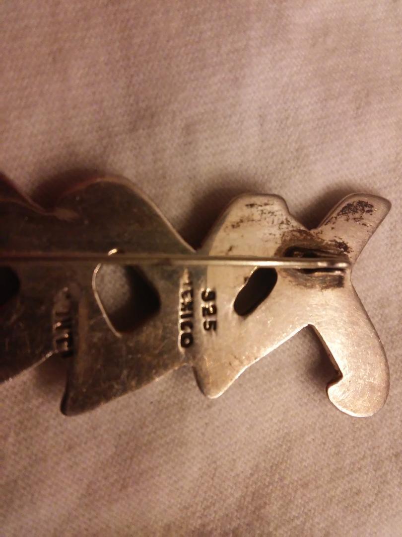 HUG AND KISSES MEXICAN STERLING SILVER BROOCH