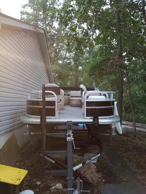 Pontoon Bass Tracker