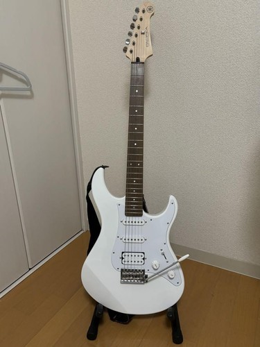 Electric Guitar Yamaha Pacifica 012 White Made in Indonesia