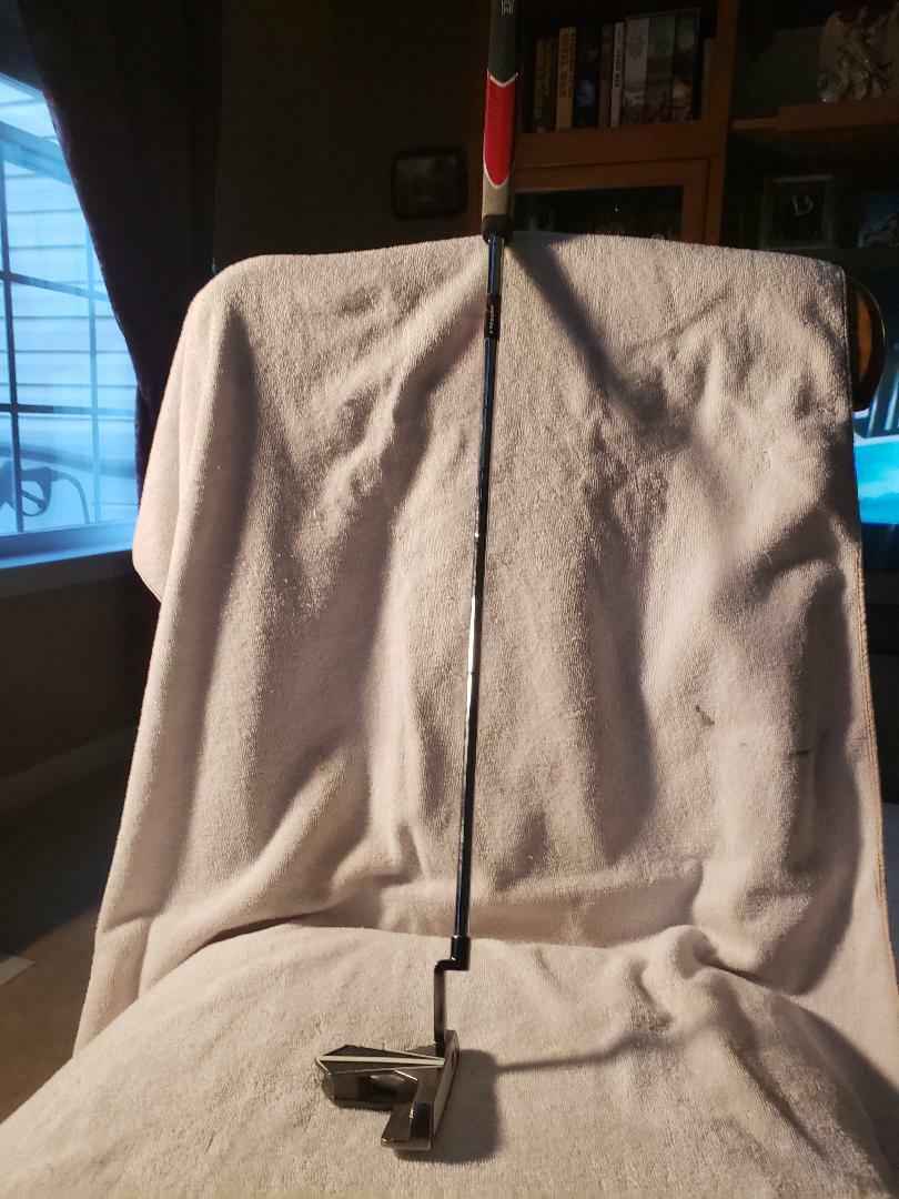 ODYSSEY WHITE ICE DART BLADE 350G PUTTER W/JUMBO GRIP