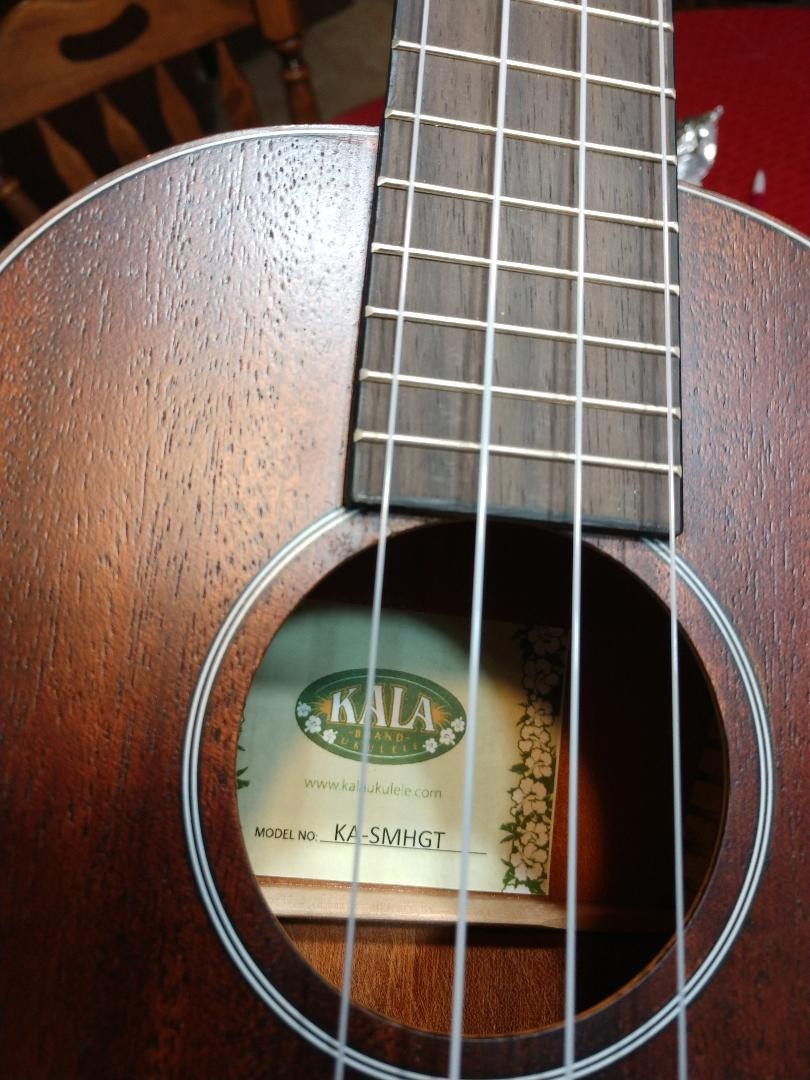 NEW WITH TAGS Kala KA-SMHGT all solid mahogany Tenor Ukulele w/ Gig Bag