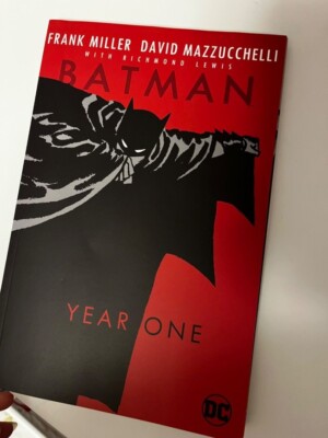 Batman: Year One Comic Book (Frank Miller David Mazzucchelli)