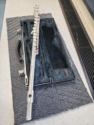 Yamaha Flute,(closed hole) Model 225Sii (BEAUTIFUL)!