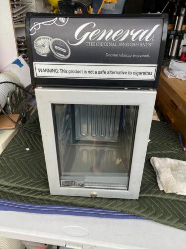 General Snus Tobacco Mini Retail Cooler Humidor, Works - Keys, No Shelves