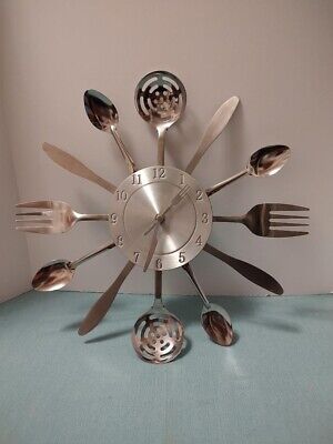 SILVERWARE KITCHEN CLOCK, FORK, SPOON, KNIFE, HANGING, BATTERY OPERATED.