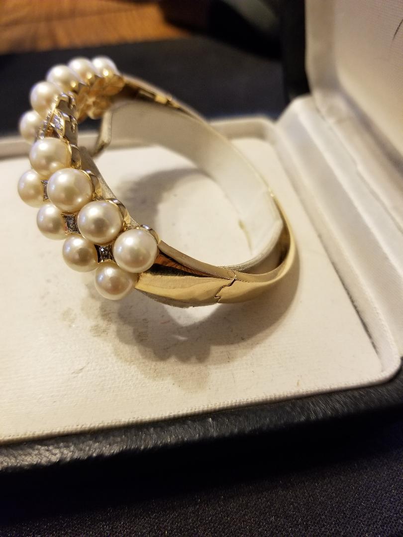 PEARL AND DIAMOND BRACELET IN 14 K YELLOW GOLD