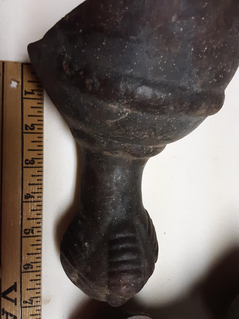 Set of 4 vintage cast iron eagle claw ball bath tub feet