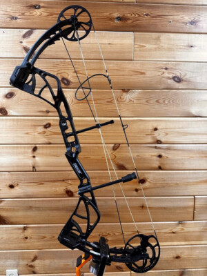 NEW Bear Archery Whitetail Legend 70# Bow Right Hand Shadow Black Hunting Bow