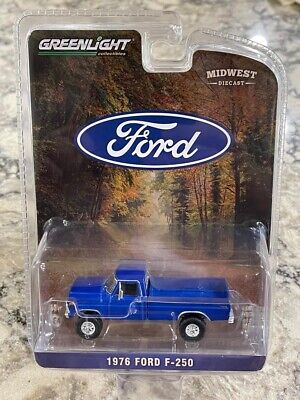 Greenlight 1976 Blue Metallic Ford F-250 4WD Lifted 1/64 Exclusive