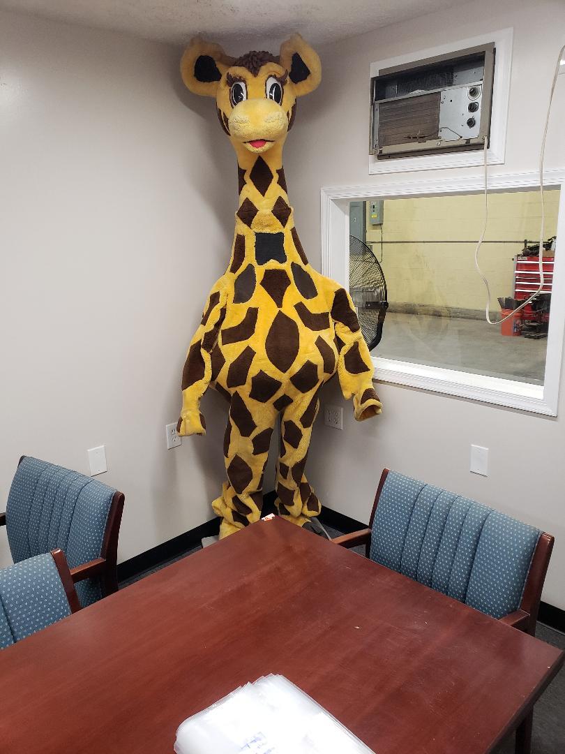 Toys R US Vintage Collectible Geoffrey Giraffe Mascot Costume Gigi TRU