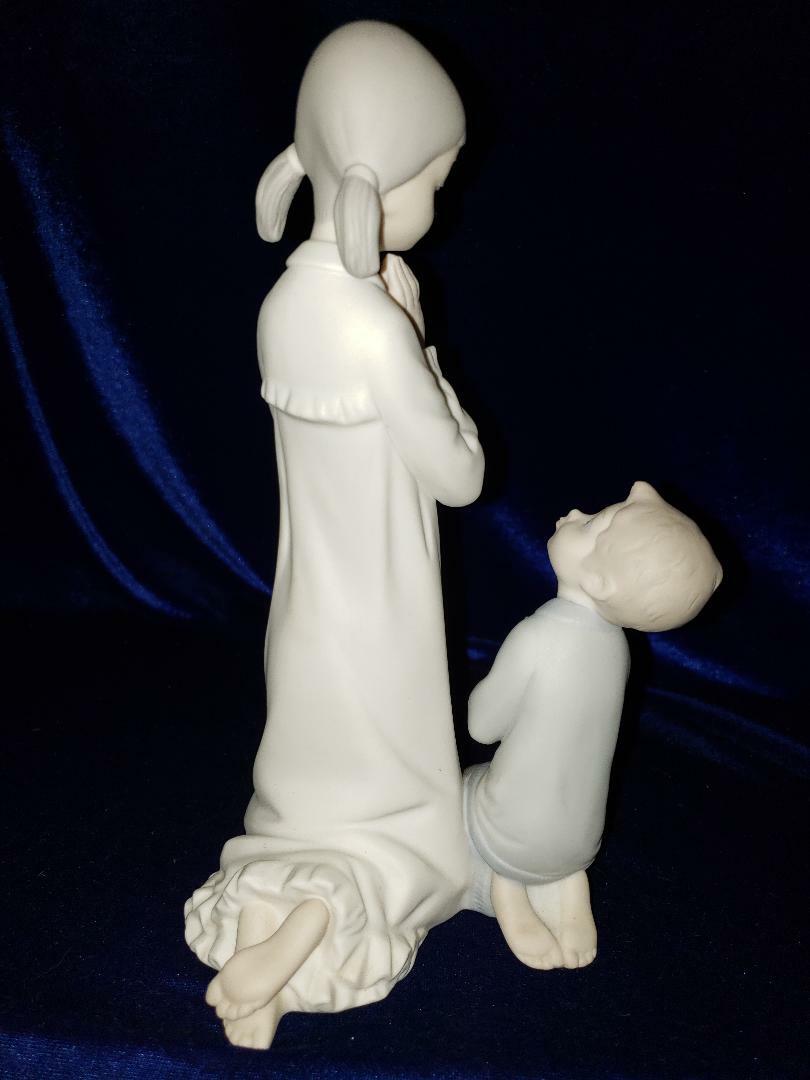 Lladro 4779 Teaching to Pray - matte - Retired