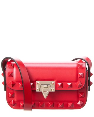 Женская мини-сумка через плечо из кожи Valentino Rockstud красного цвета