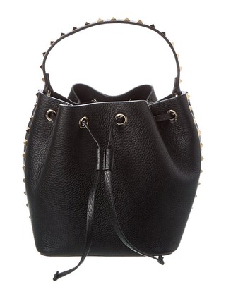 Сумка-ведро из зернистой кожи Valentino Rockstud (бывшая в употреблении) Женская