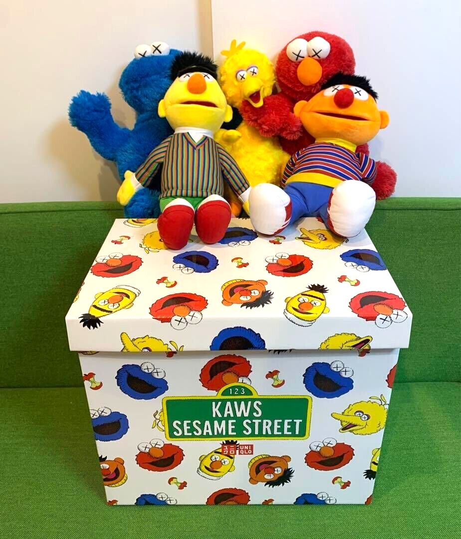 Kaws x UNIQLO Sesame Street Plush Doll Complete Box LIMITED Kaws x UNIQLO Sesame Street Plush Doll Complete Box LIMITED