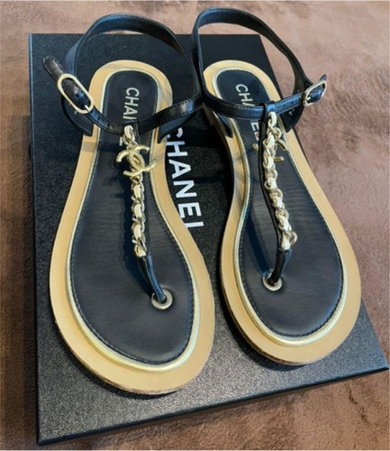 CHANEL ベルベット　ストラップ　サイズ表記「35 1/2」22.5-23 CHANEL Silver CC Logo Red Ankle Strap Thong Sandals EUR35.5