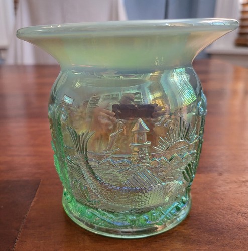 ジェファーソン　グラス　グリーンオパールセント　フェントン Antique Jefferson? Inverted Chevron Green Opalescent Glass