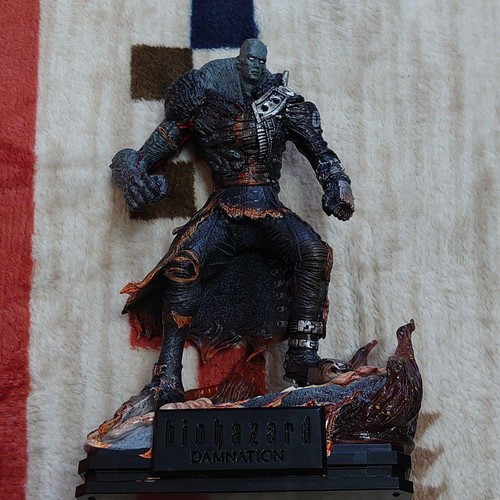 RESIDENT EVIL TYRANT フィギュア Amazon.com: Numskull Resident Evil Tyrant T-002 Figure 9