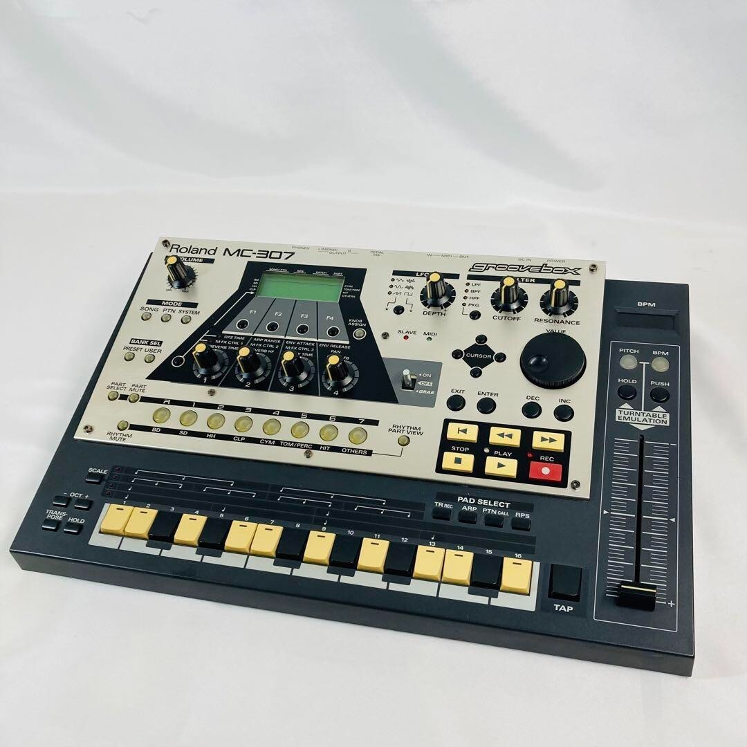 MC 307 Groovebox Roland Rhythm Machine Sequencer Synthesizer used