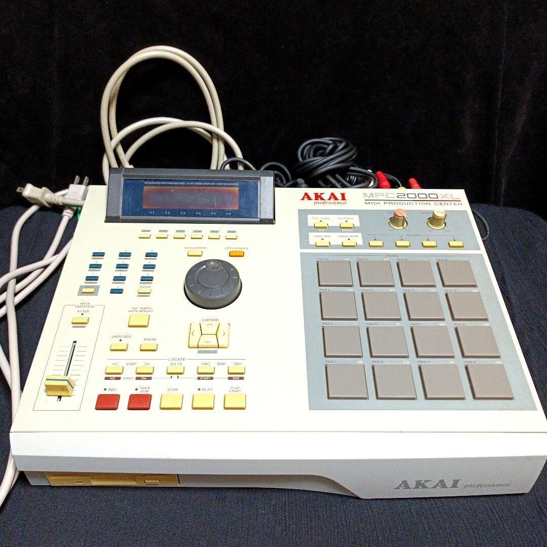 AKAI MPC2000XL Limited White Color sampler 32MB 256MB Vintage