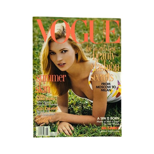 未開封‼️ VOGUE PARIS Kate Moss NIKE 未開封‼️ VOGUE PARIS Kate Moss NIKE - メルカリ