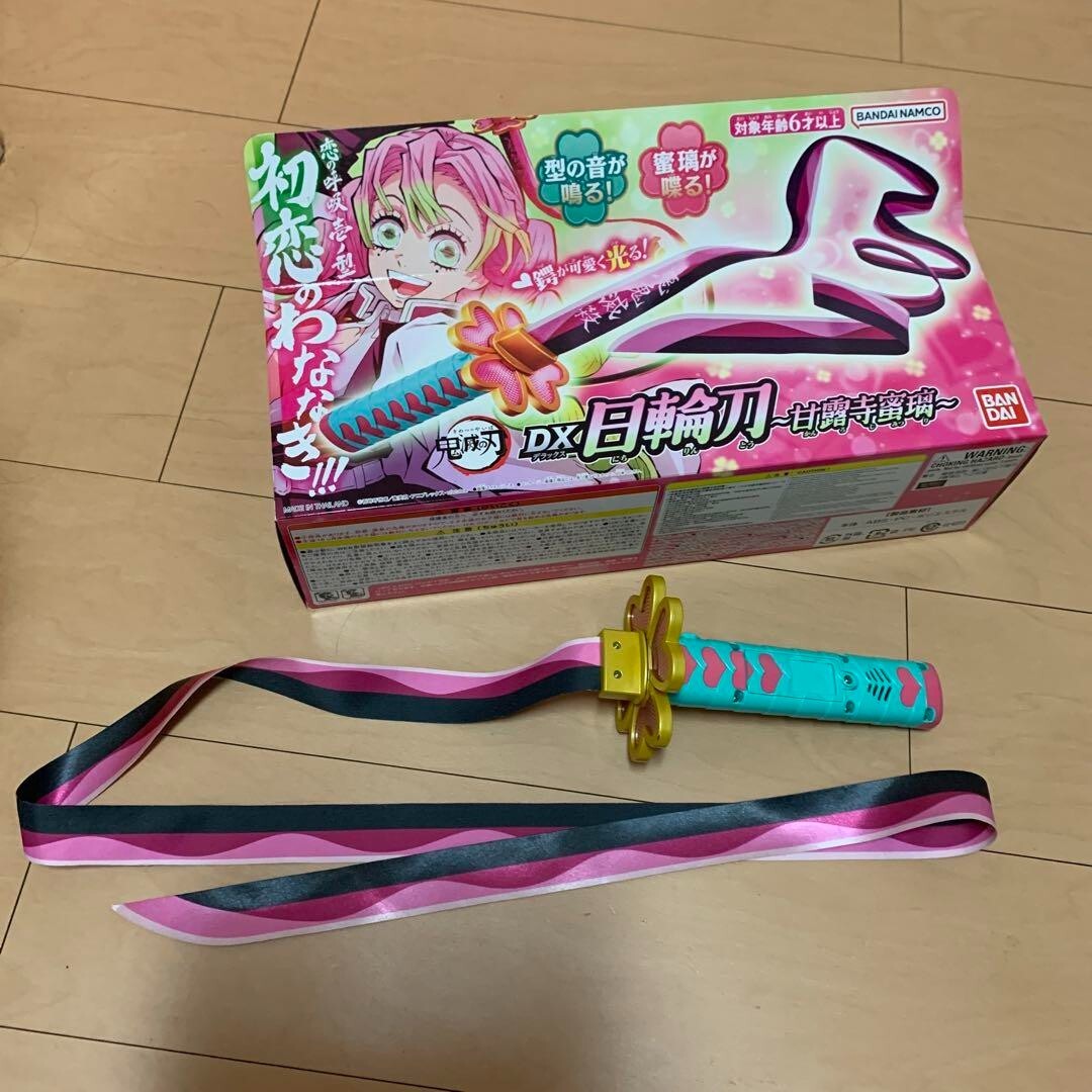 3本の刀とスタンド付き 3本の刀とスタンド付き