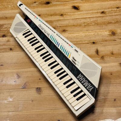 YAMAHA SHS-200 デジタルキーボードSHS-200 YAMAHA SHS-200 Digital Shoulder Electronic Keyboard 49 Keys