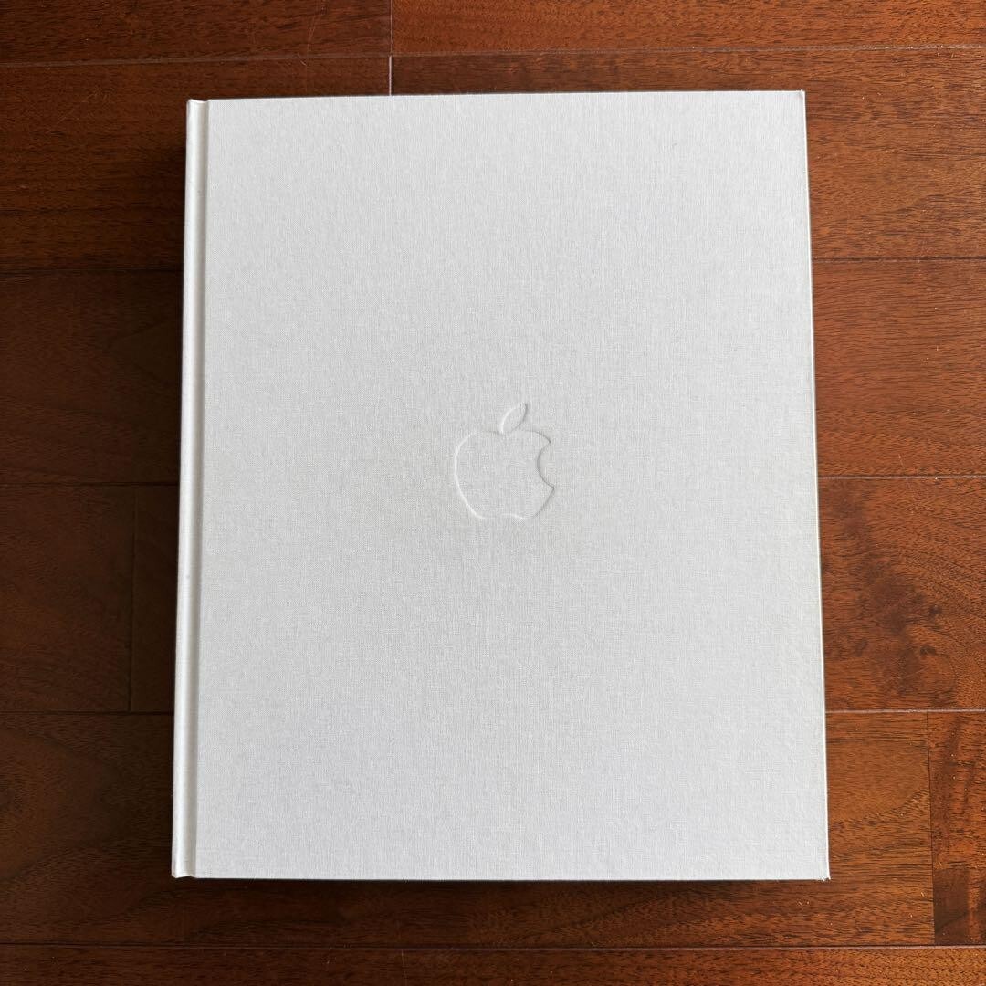 Designed By Apple In California Book Small ver. 10.2X12.7