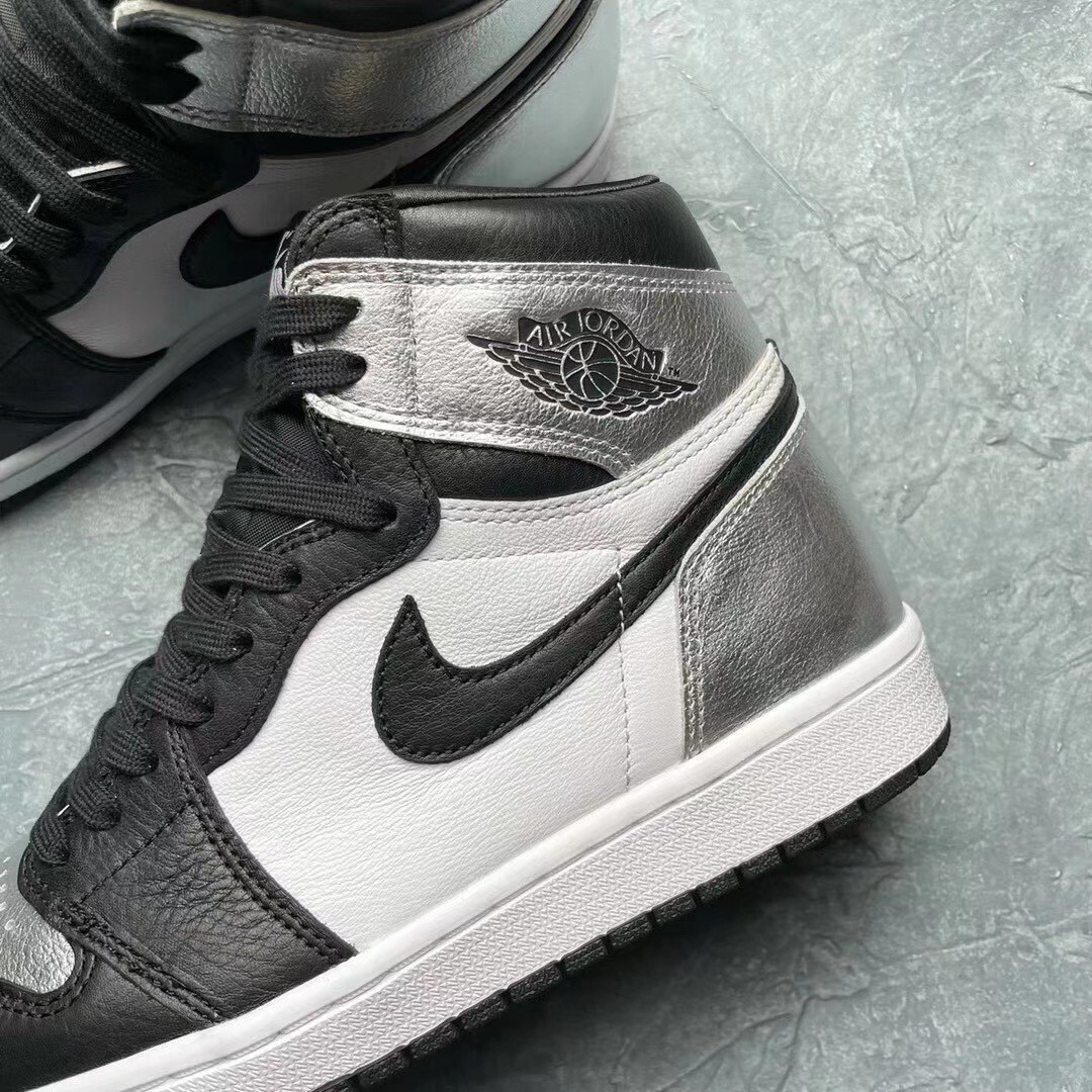 Pre-owned Jordan Air  1 High Og Wmns “silver Toe” Cd0461-001