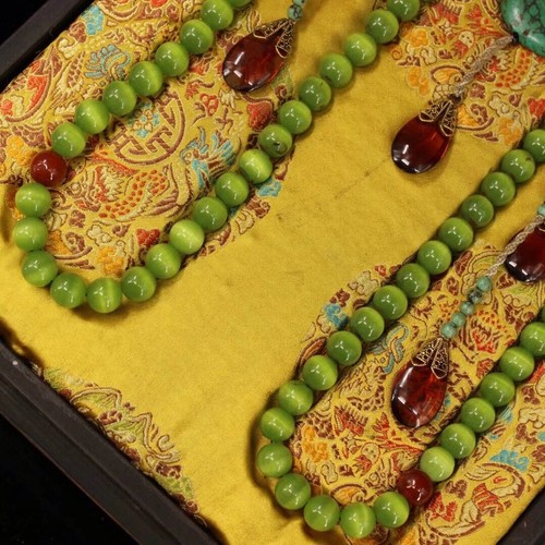 Chinese Qing Dynasty Palace collection Cat eye gem necklace official bead