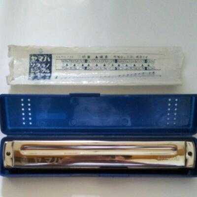 YAMAHA CHROMATIC HARMONICA　C 、 Q468 YAMAHA Harmonica 22 Holes SS-220 C scale w/ Blue Case