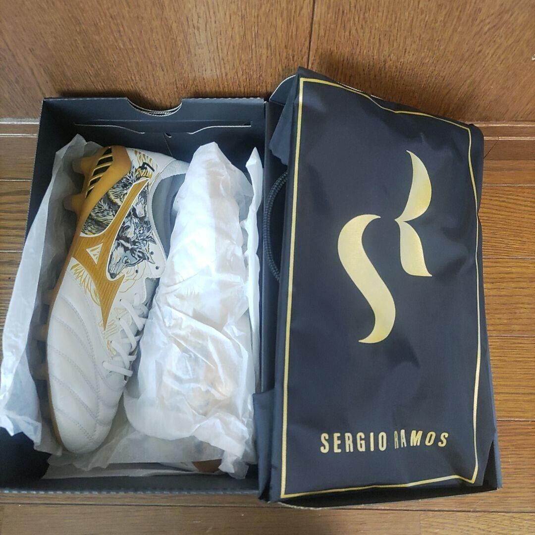 Mizuno Morelia Neo 3 ラモスモデル セルヒオ・ラモス選手着用の限定モデル 「MORELIA NEO III SR4