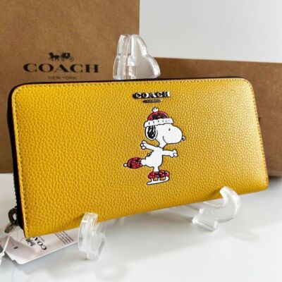 PEANUTS&Co ROUND ZIP LONG WALLET ベロピーナッツ COACH x PEANUTS Long Round Zip Wallet Snoopy Yellow outlet F