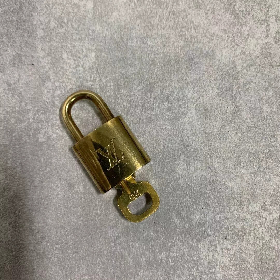 アクセサリー LV Chrome gold color padlock key new LV Chrome gold color padlock key new