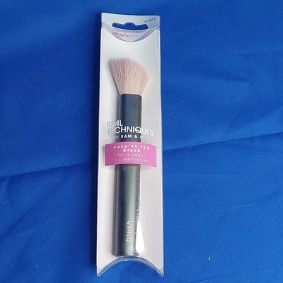 Real Techniques by Sam and Nic For Powder & Cream Highlighter Brush