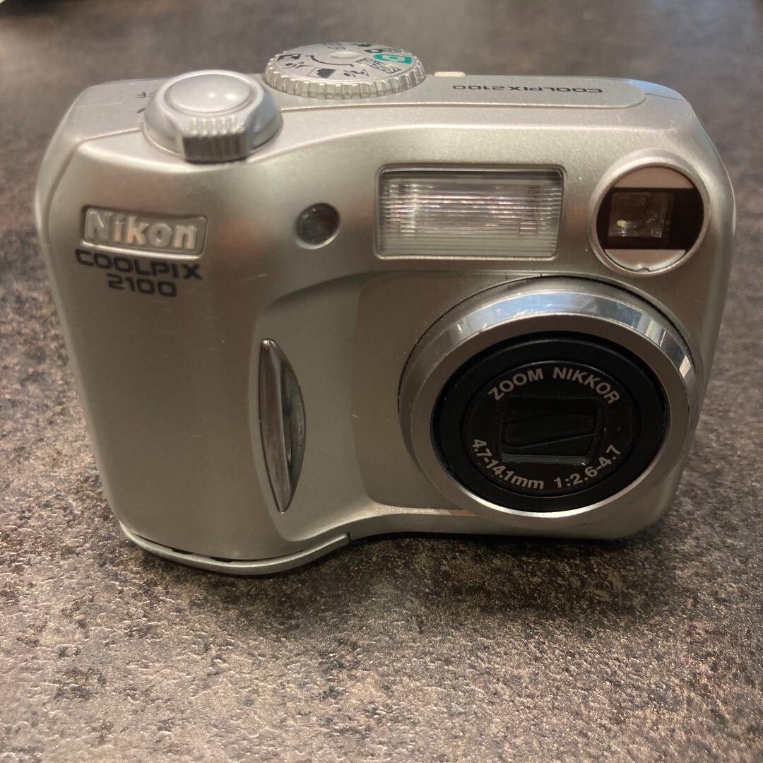 Nikon ニコン COOLPIX 2100 Digital Cameras - Nikon Coolpix 2100 Digital Camera Review