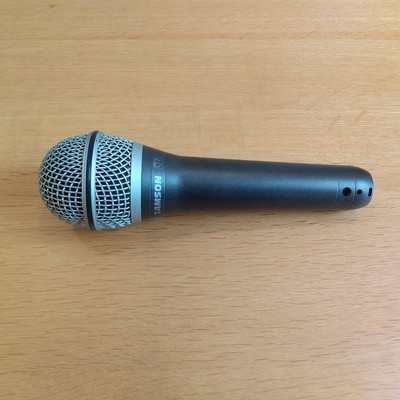 Samson Q7 Microphone Vocal Super Cardioid Dynamic Mic Power Supply 2AA Batteries