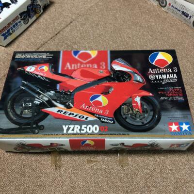 TAMIYA YAMAHA YZR 500 '02 Antena 3 TEAM DANTIN 1/12 SERIES