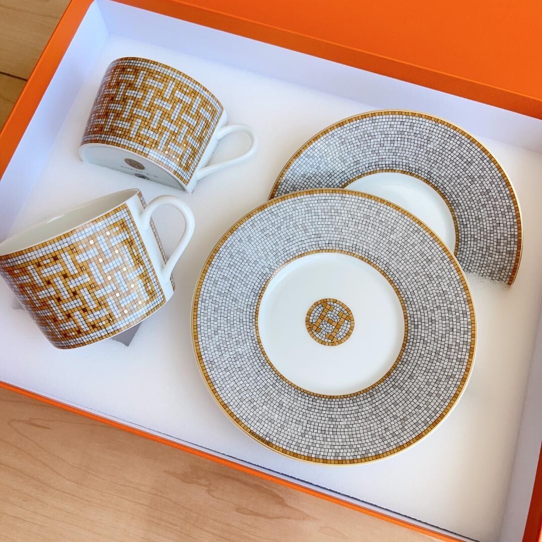食器 Hermes 160 ml. With Box HERMES MOSAIQUE AU 24 GOLD Pair Of Tea Cups & Saucers 26016P