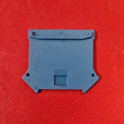 Lot Of 50 Phoenix 3003101 D-UK 4/10 End Cover  New