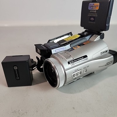 S4113 SONY Handycam 1.5 Mega Pixels 120倍 Sony DCRPC120 NTSC MiniDV Camcorder 2.5-inch LCD 1.5