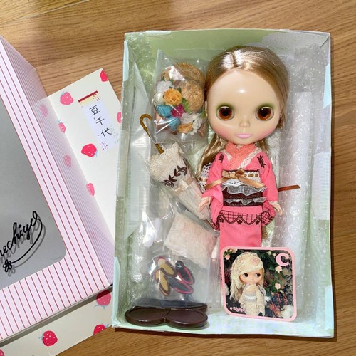 TAKARA TOMY Blythe Neo Blythe Strawberry Mille feuille