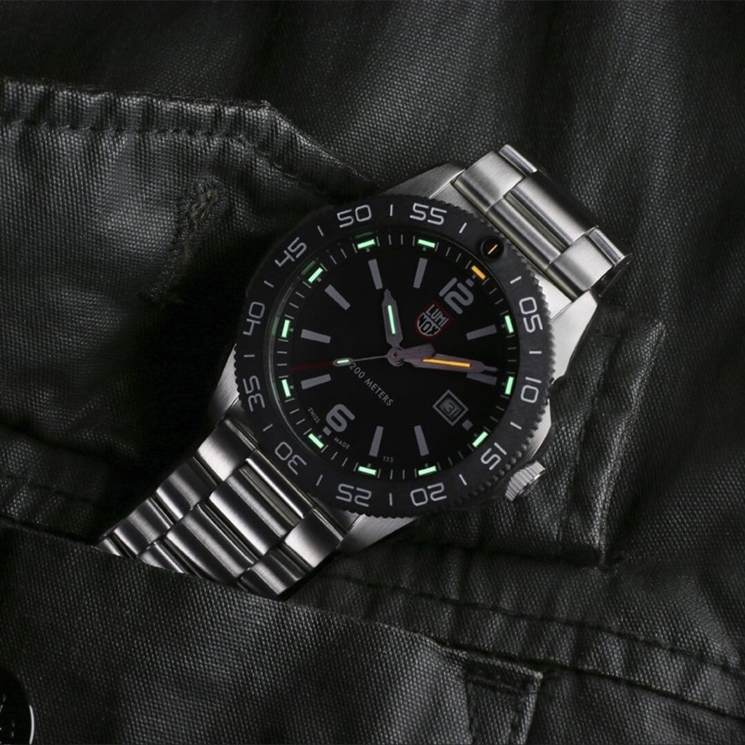 Pre-owned Luminox Pacific Diver Xs.3122 Men's Watch Black Dial Stainless Steel Strap