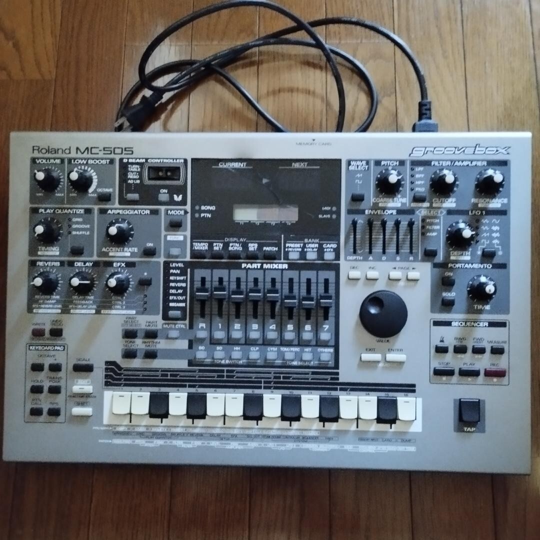 ✨️極美品✨️ Roland MC-505 Groovebox 完動品 ✨️極美品✨️ Roland MC-505 Groovebox 完動品 - メルカリ