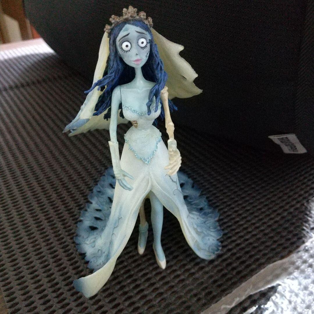 Corpse Brideフィギア Mattel Drops 'Corpse Bride' Monster High Skullector Doll