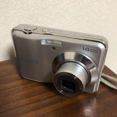 FUJIFILM FINEPIX AV150 digital camera AA battery powered
