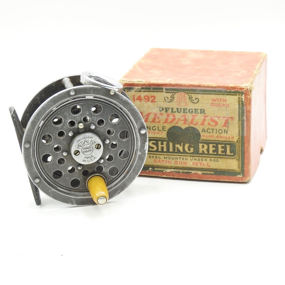 Pflueger Medalist 1492 Fly Reel. Round Line Guard & Birdcage