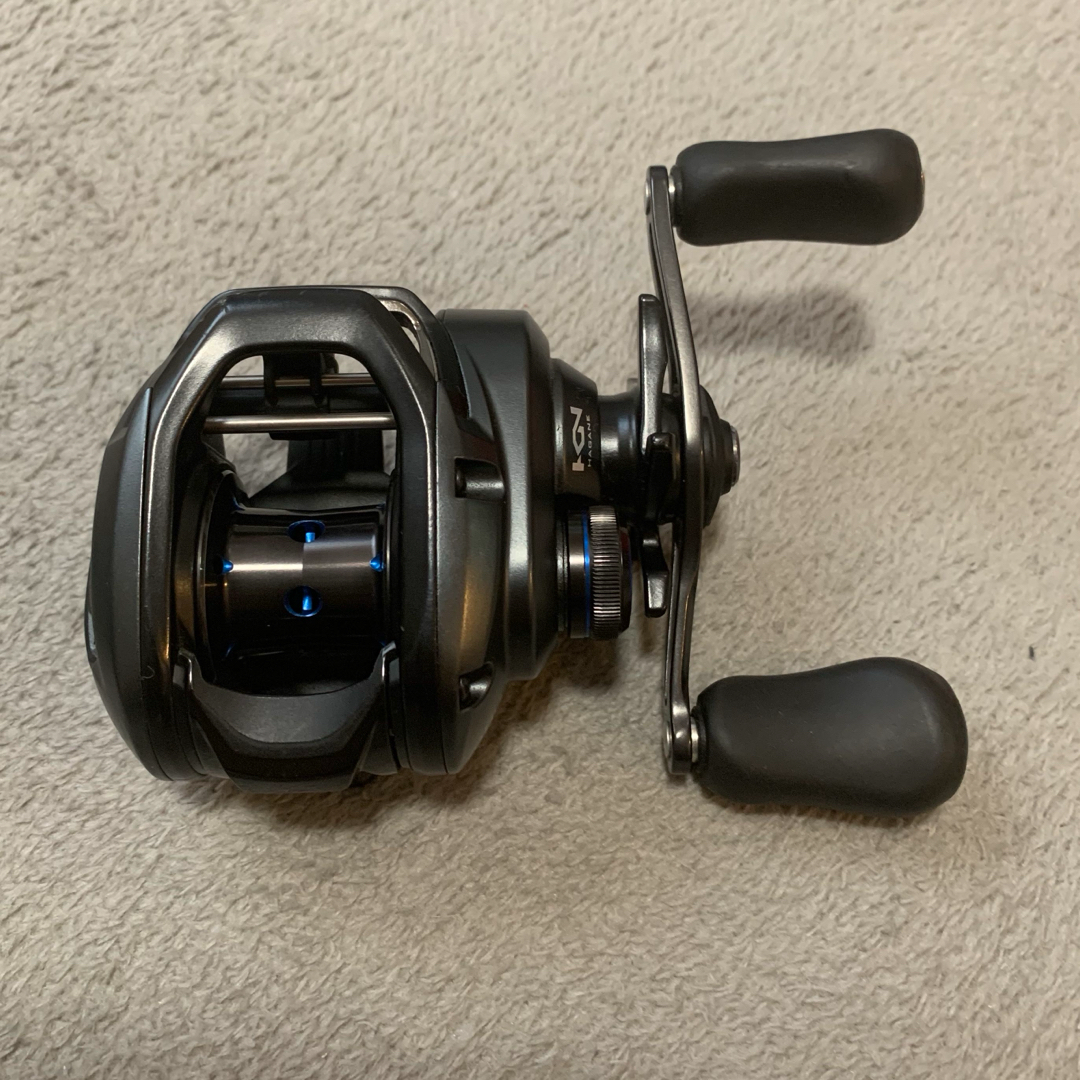 Shimano SLX MGL 70 HG Right Handed Baitcasting Reel Black Shimano SLX MGL 70 HG Right Handed Baitcasting Reel Black