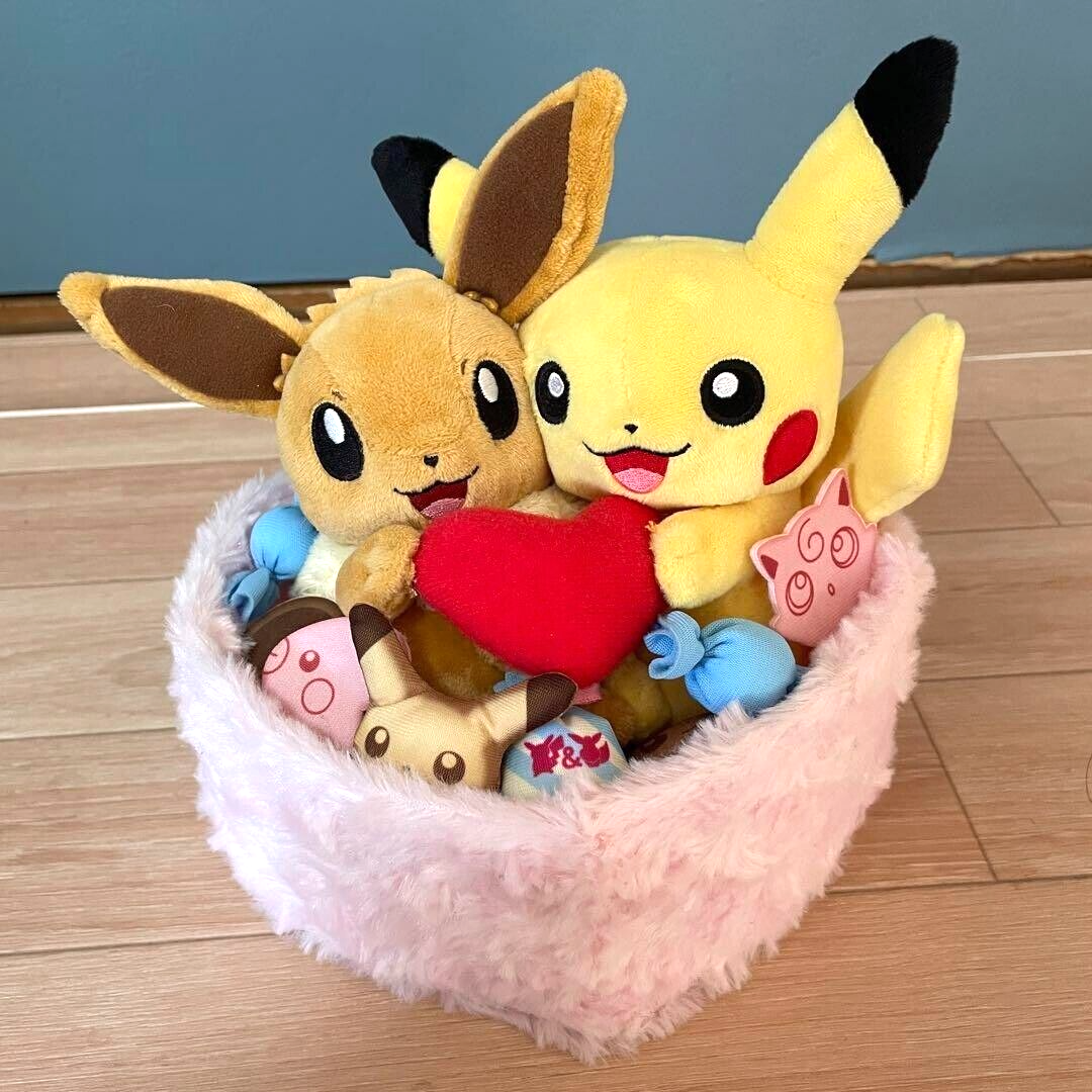 Pokemon Center Original Stuffed doll Season Pikachu Eevee Pokemon Center Original Stuffed doll Season Pikachu Eevee